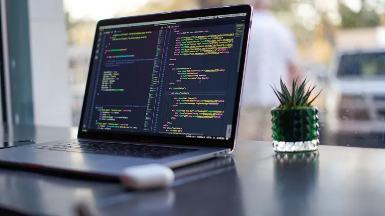 Webbyrå eller fullstack-konsult – vad är rätt val för ditt projekt?